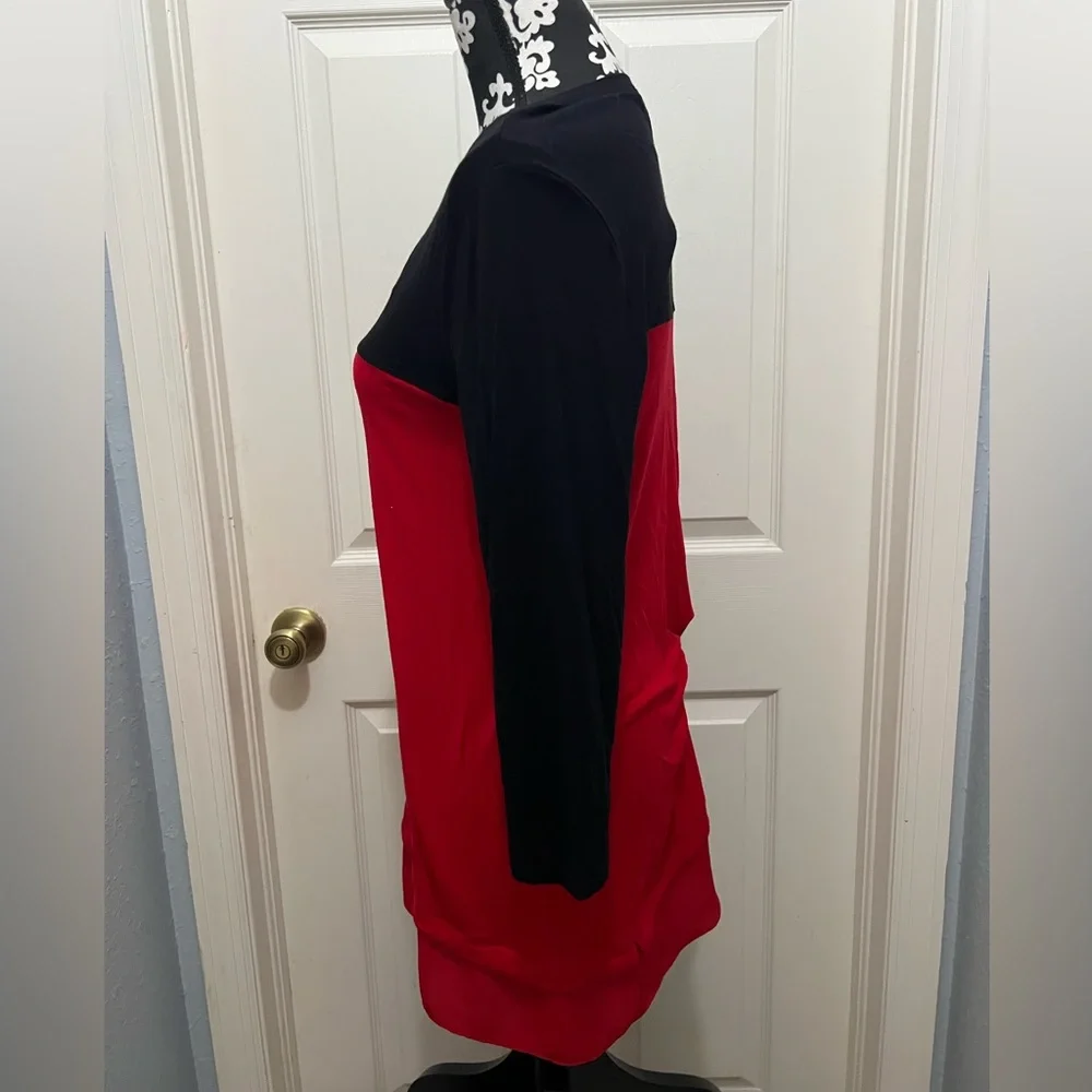 Peter Nygard Black & Red long tunic top - Picture 3 of 5